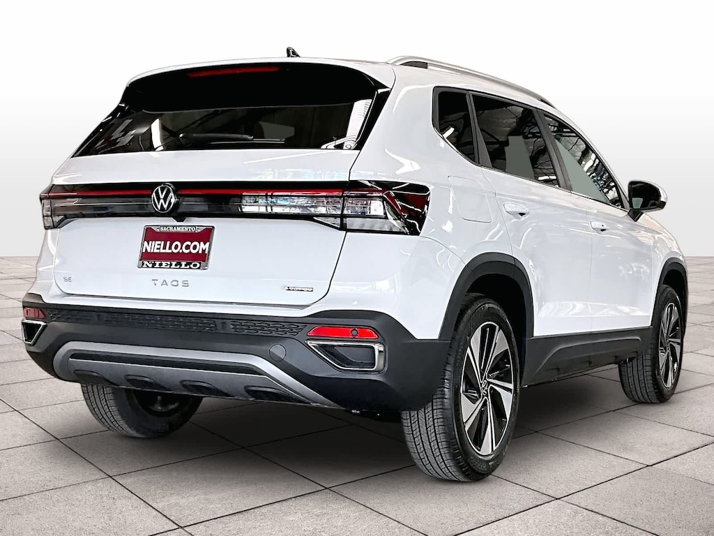 New 2026 Volkswagen Taos SE 4MOTION