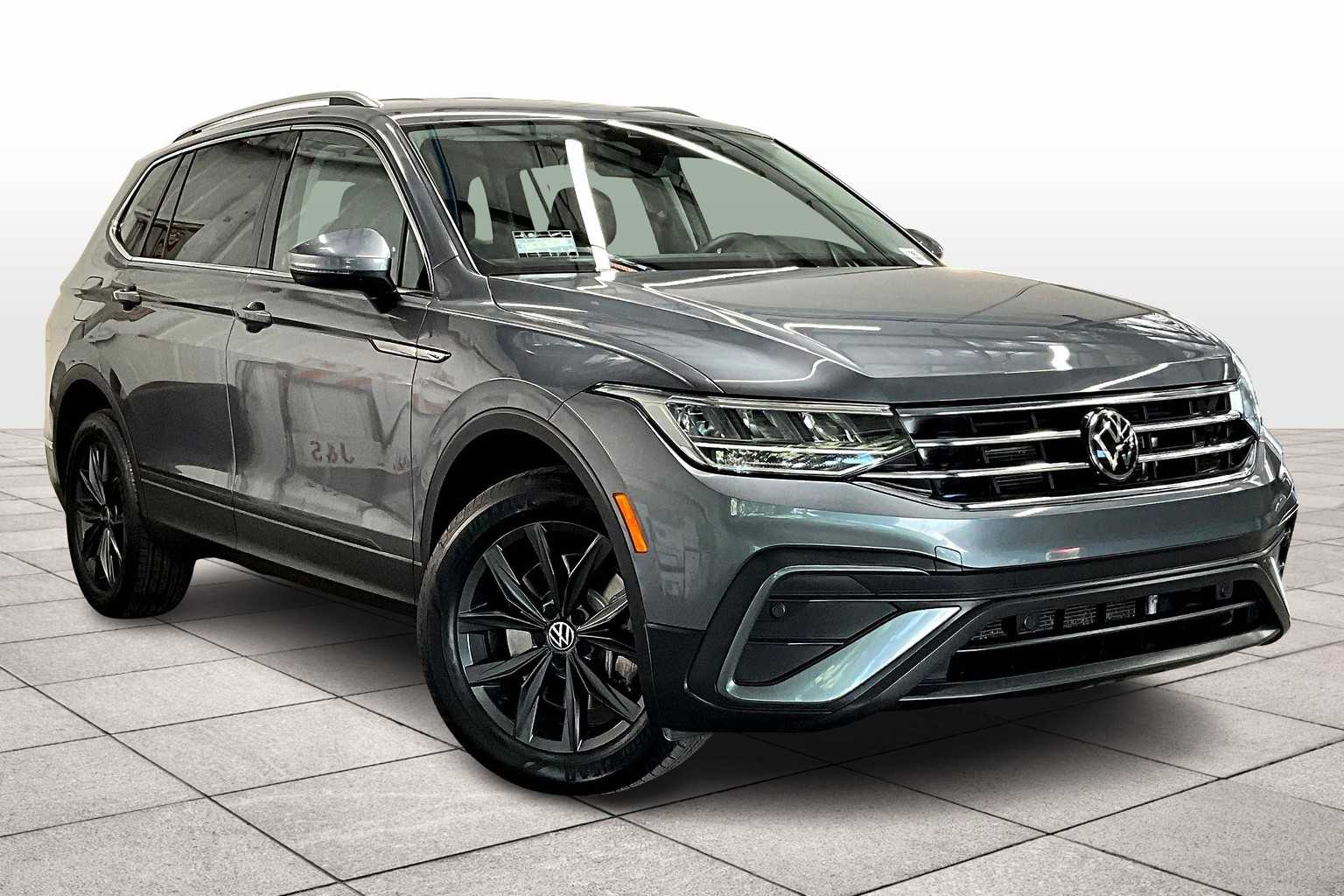 2022 Volkswagen Tiguan SE photo 2
