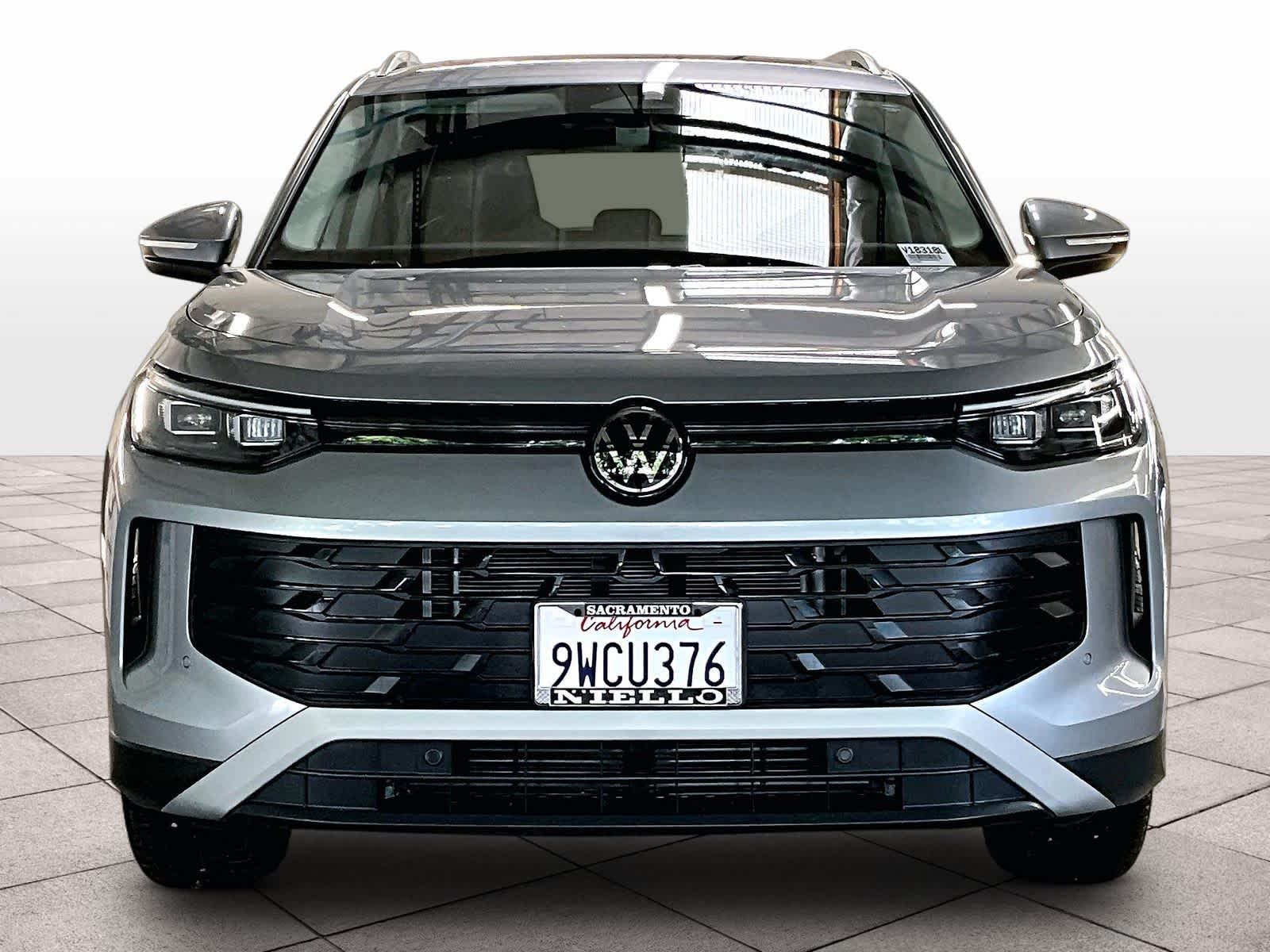 2025 Volkswagen Tiguan SE photo 2