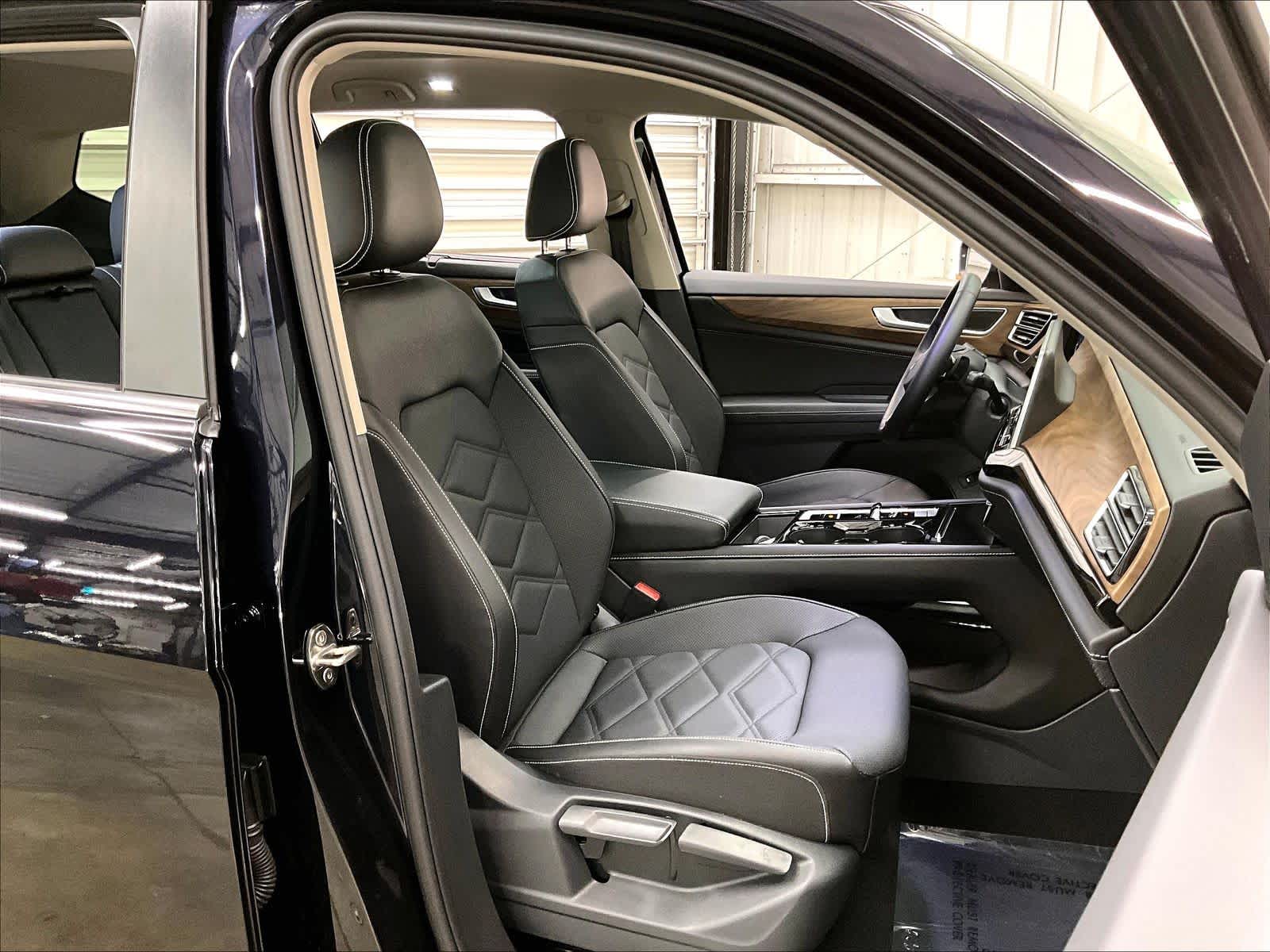 2026 Volkswagen Atlas 2.0T SE w/Technology photo 3
