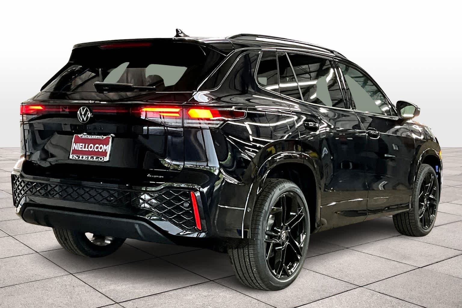 2026 Volkswagen Tiguan SE R-Line Black photo 4