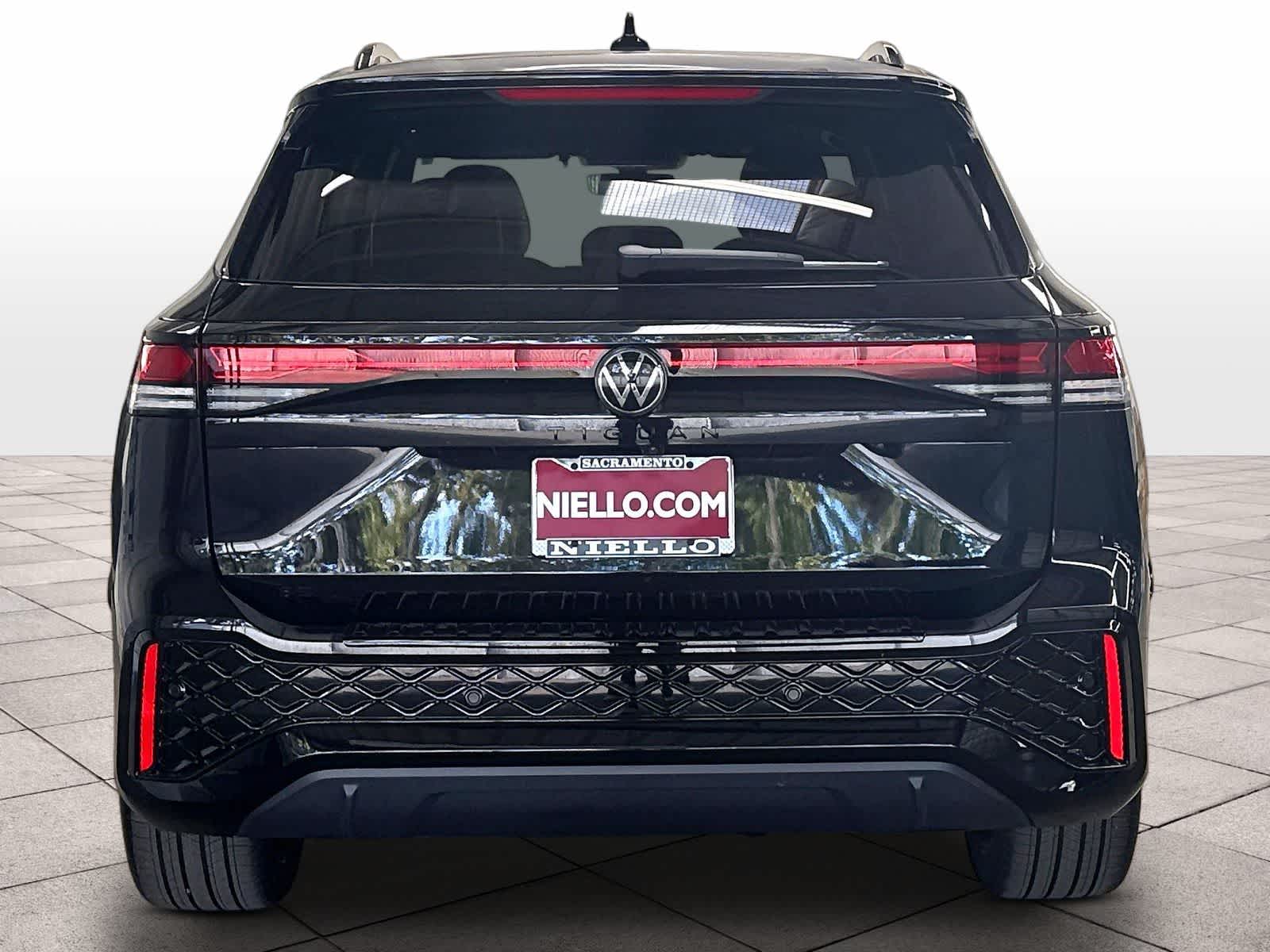 New 2026 Volkswagen Tiguan SE R-Line Black 4MOTION