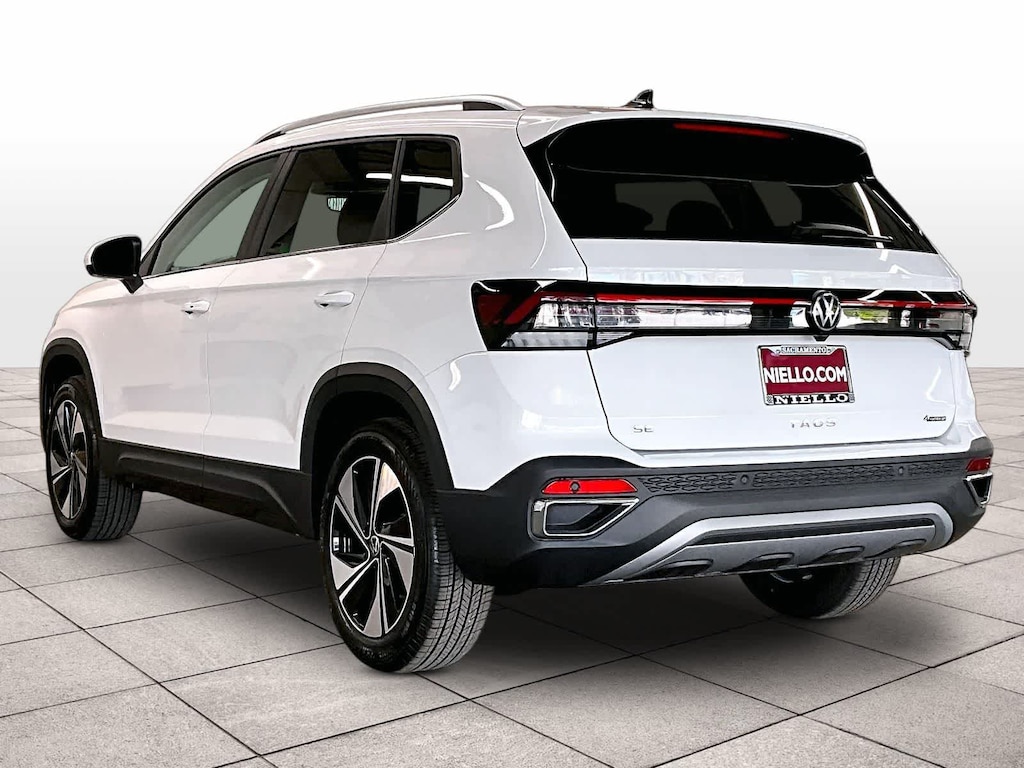 New 2026 Volkswagen Taos SE 4MOTION