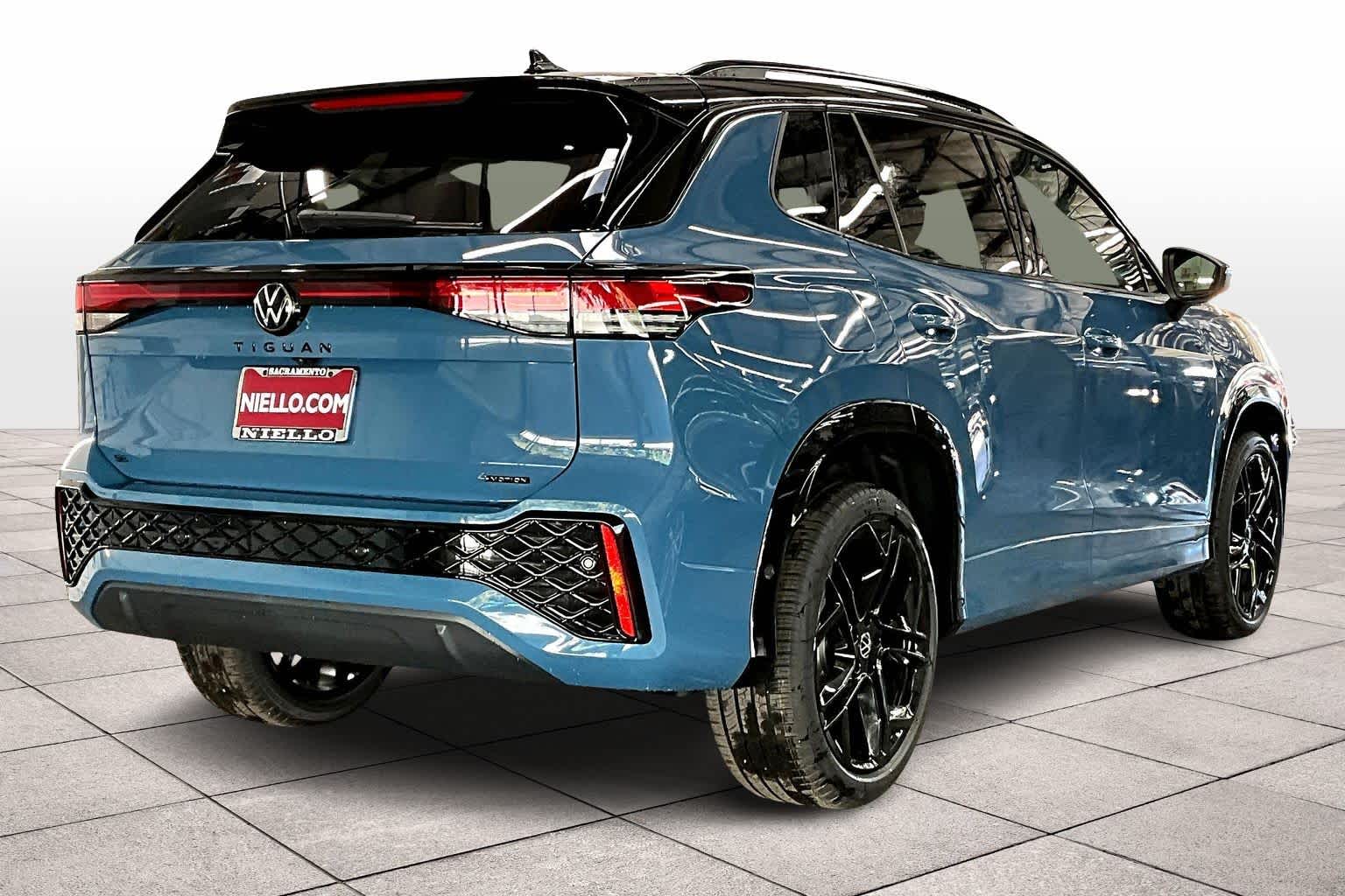 2026 Volkswagen Tiguan SE R-Line Black photo 3