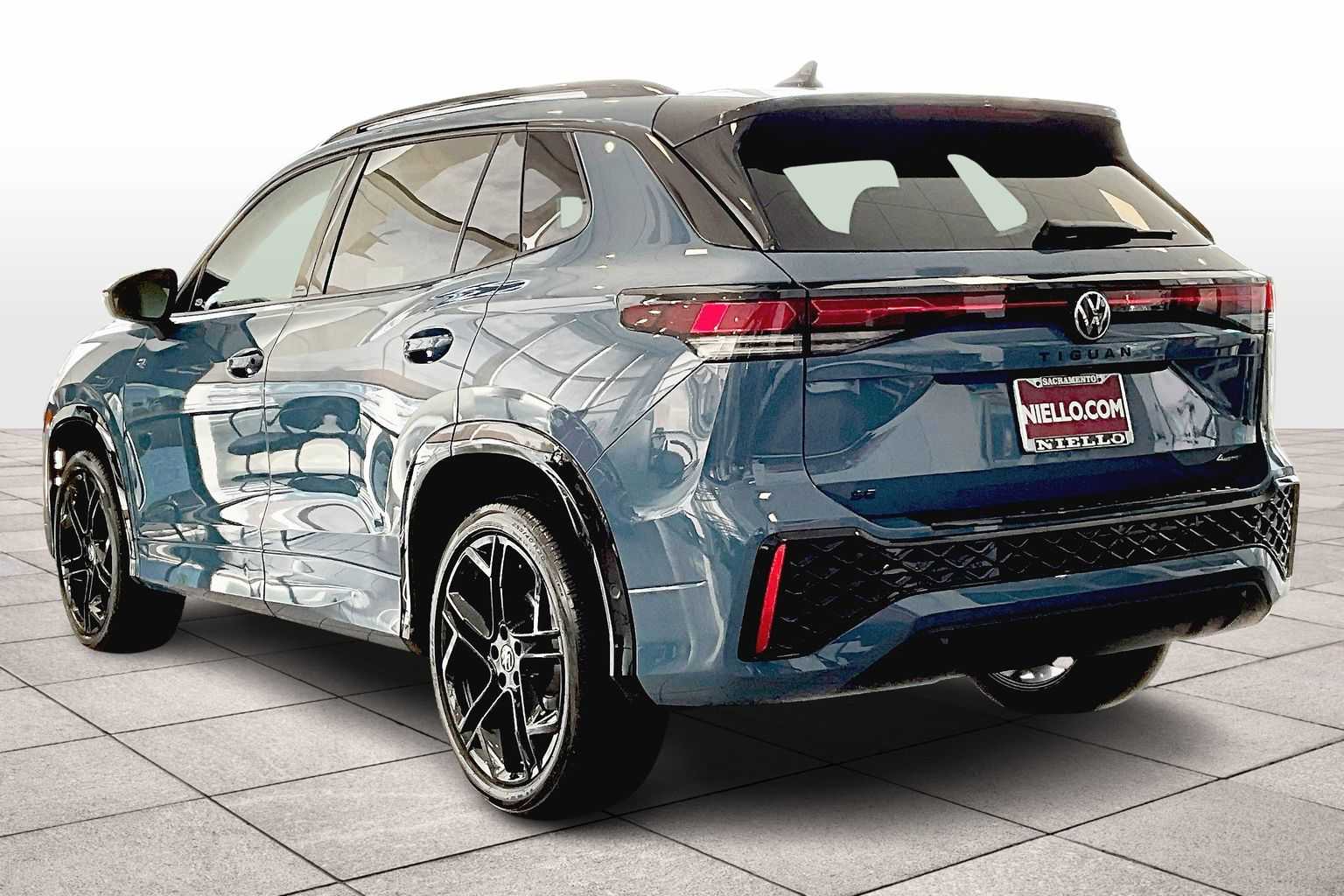 2025 Volkswagen Tiguan SE R-Line Black photo 3