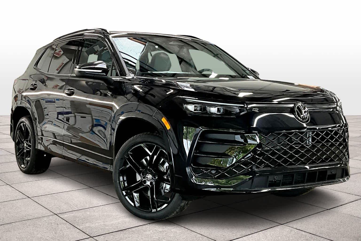 2026 Volkswagen Tiguan SE R-Line Black photo 2