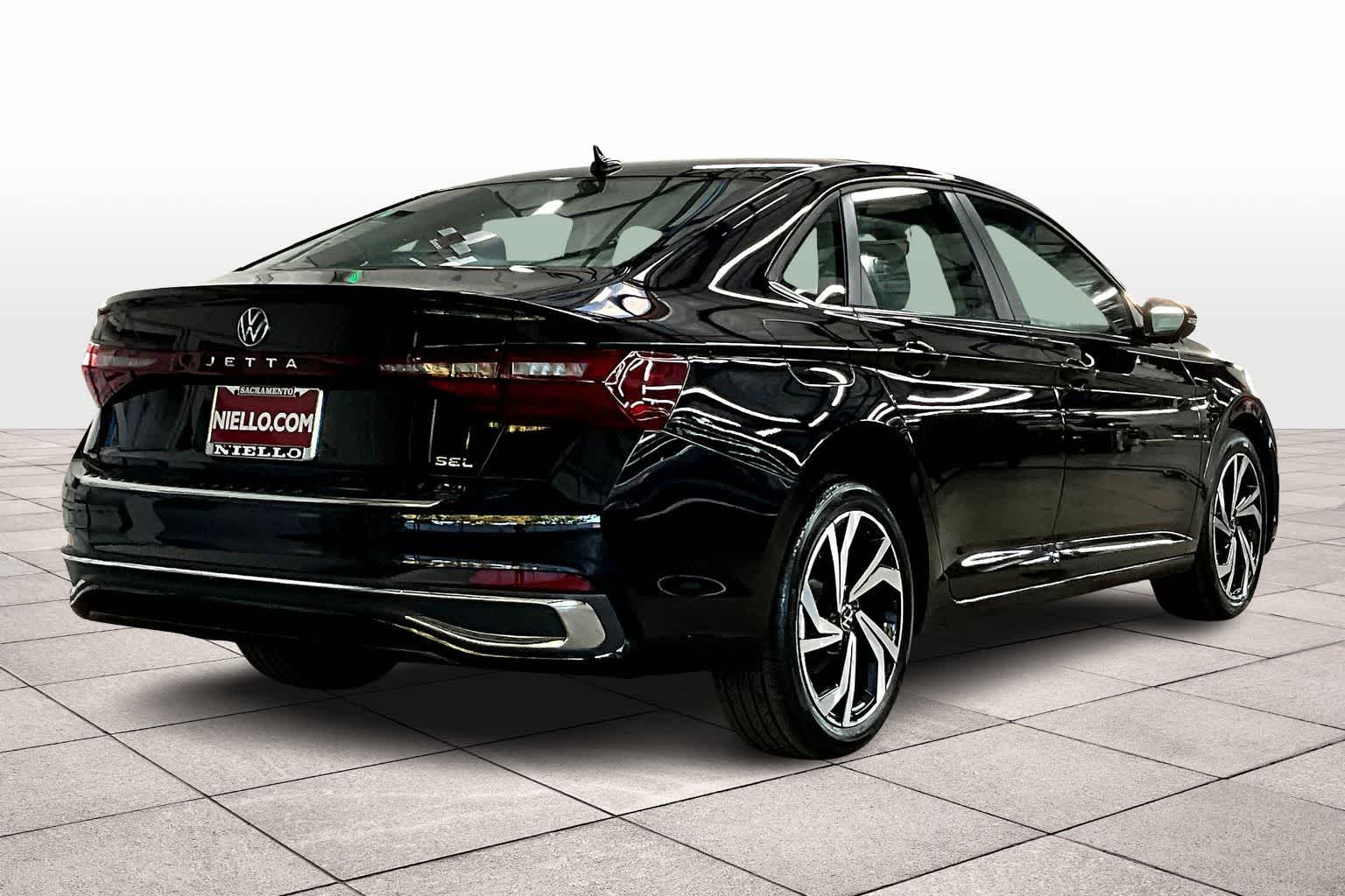 2026 Volkswagen Jetta SEL photo 4