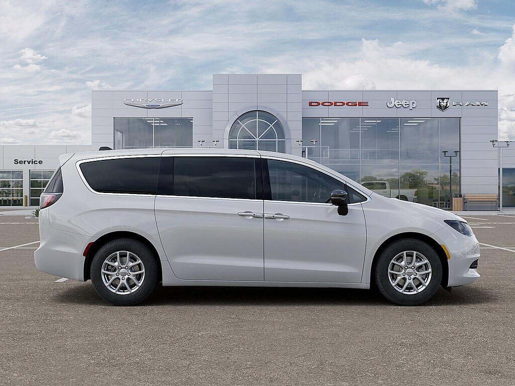2026 Chrysler Voyager LX - Photo 21