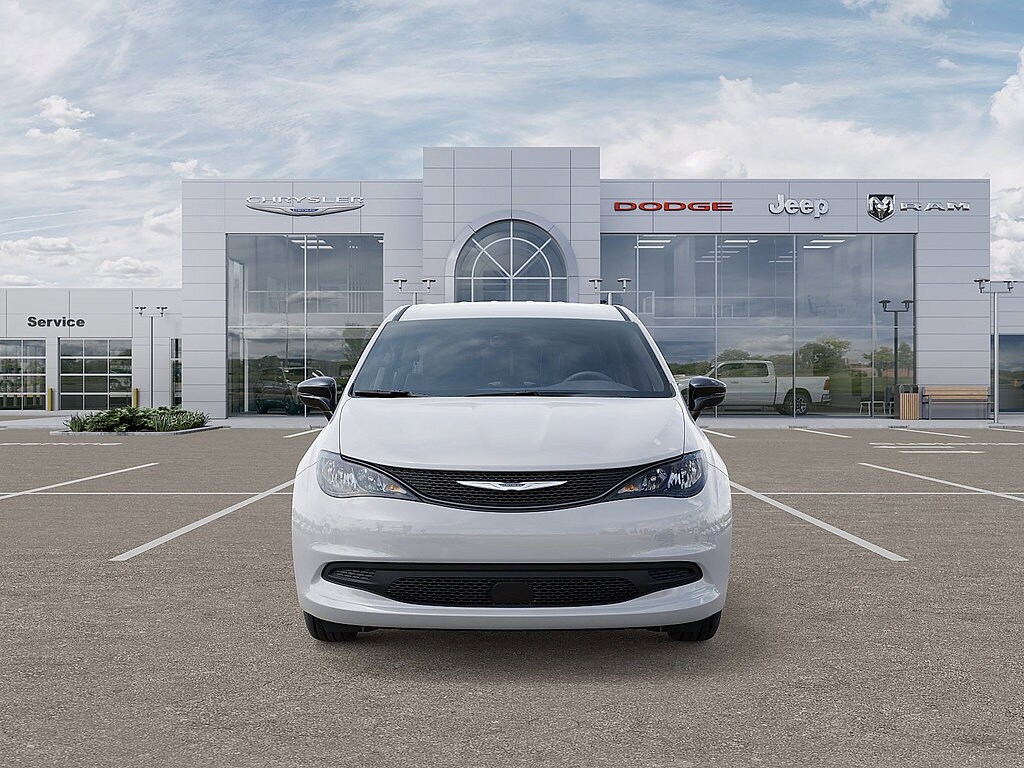 2026 Chrysler Voyager LX - Photo 6