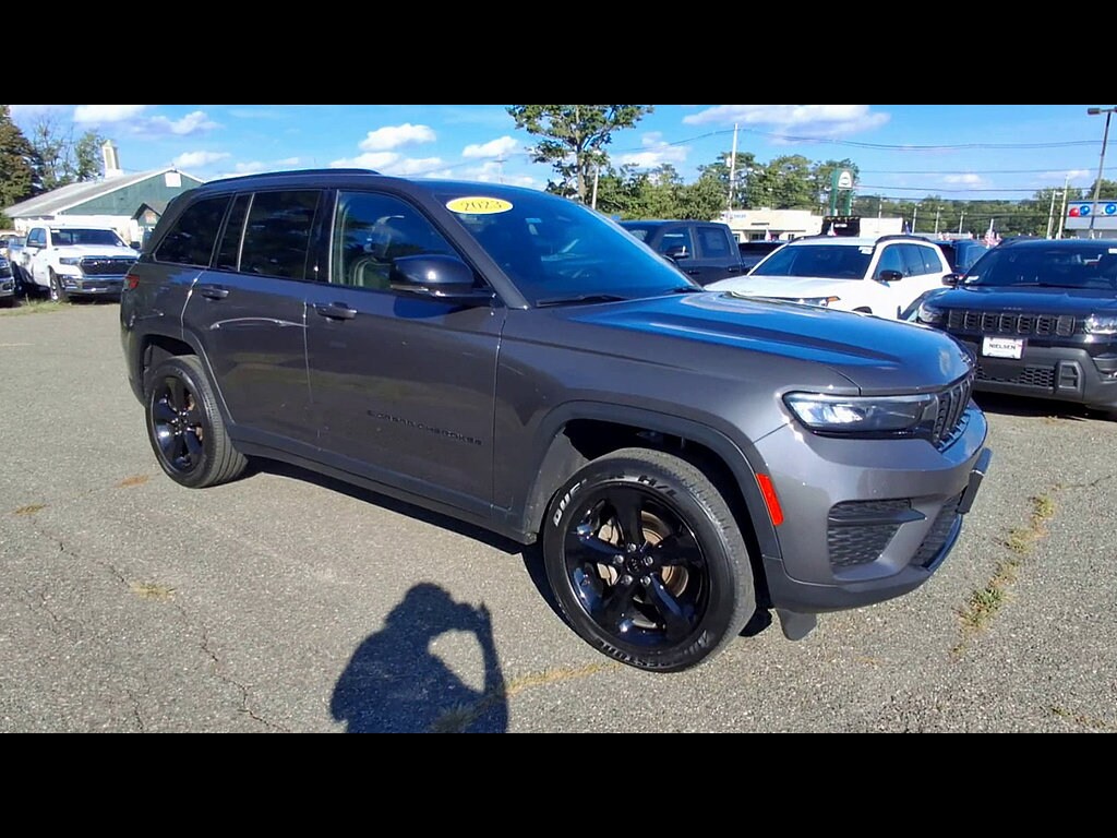 Used 2023 Jeep Grand Cherokee Altitude SUV