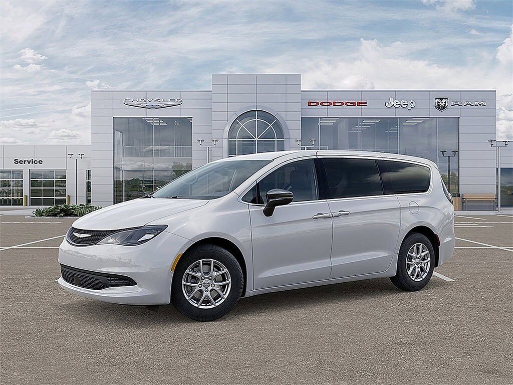 2026 Chrysler Voyager LX - Photo 2