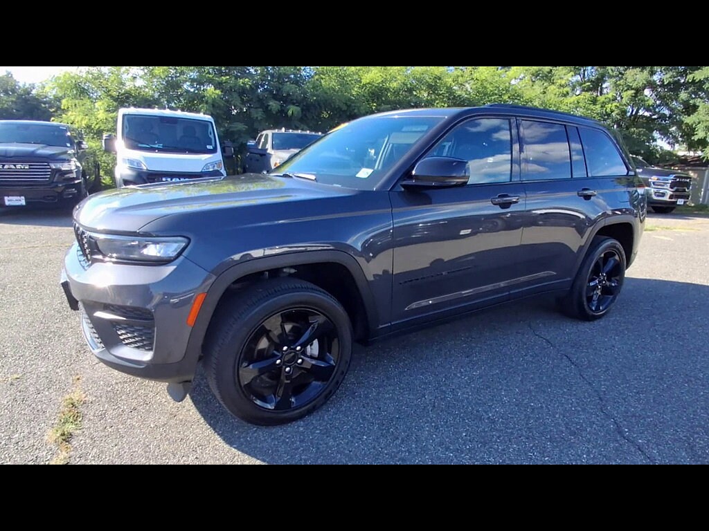 Used 2023 Jeep Grand Cherokee Altitude SUV