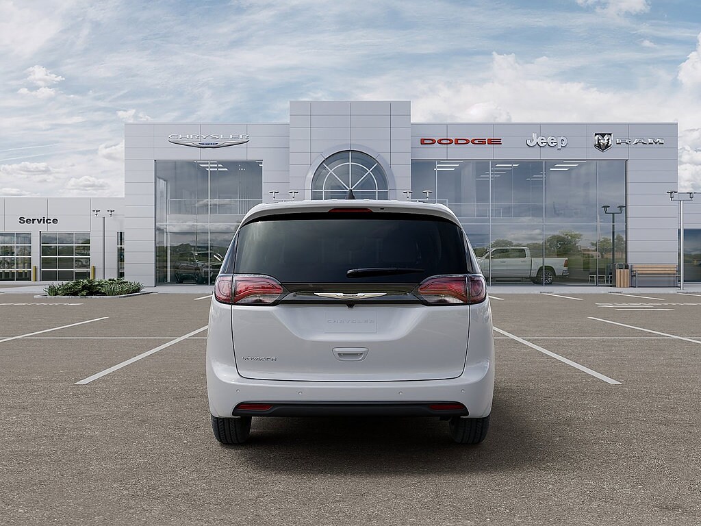 2026 Chrysler Voyager LX - Photo 7