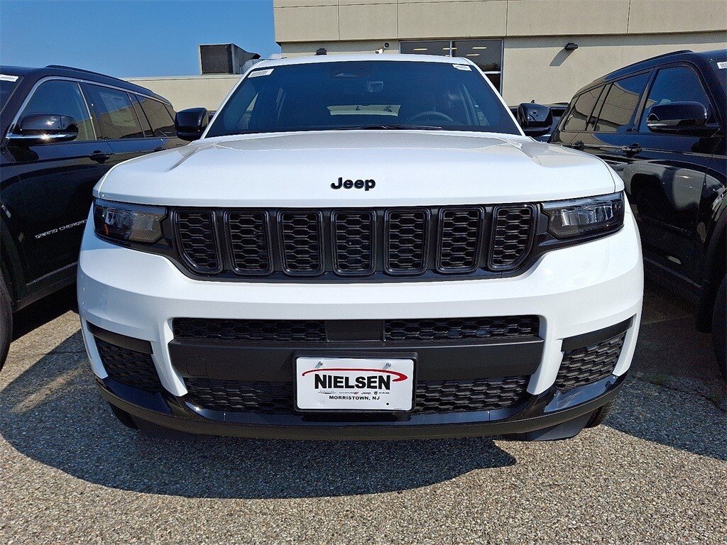 2025 Jeep Grand Cherokee Altitude X photo 2