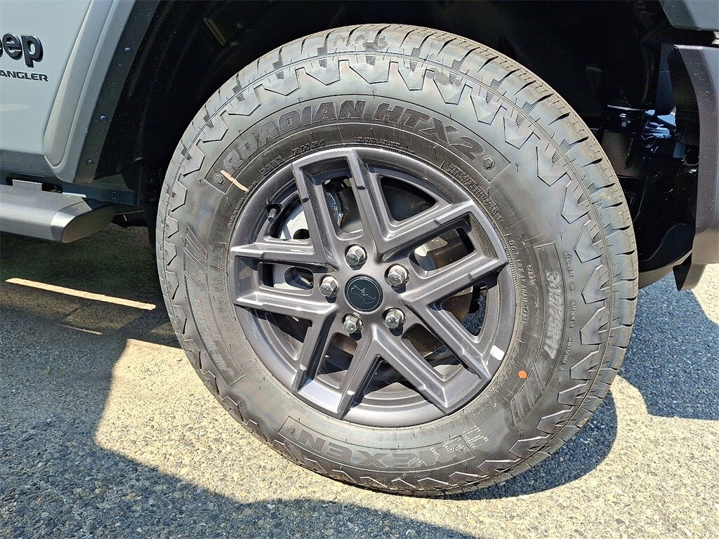 2025 Jeep Wrangler Sport S photo 3