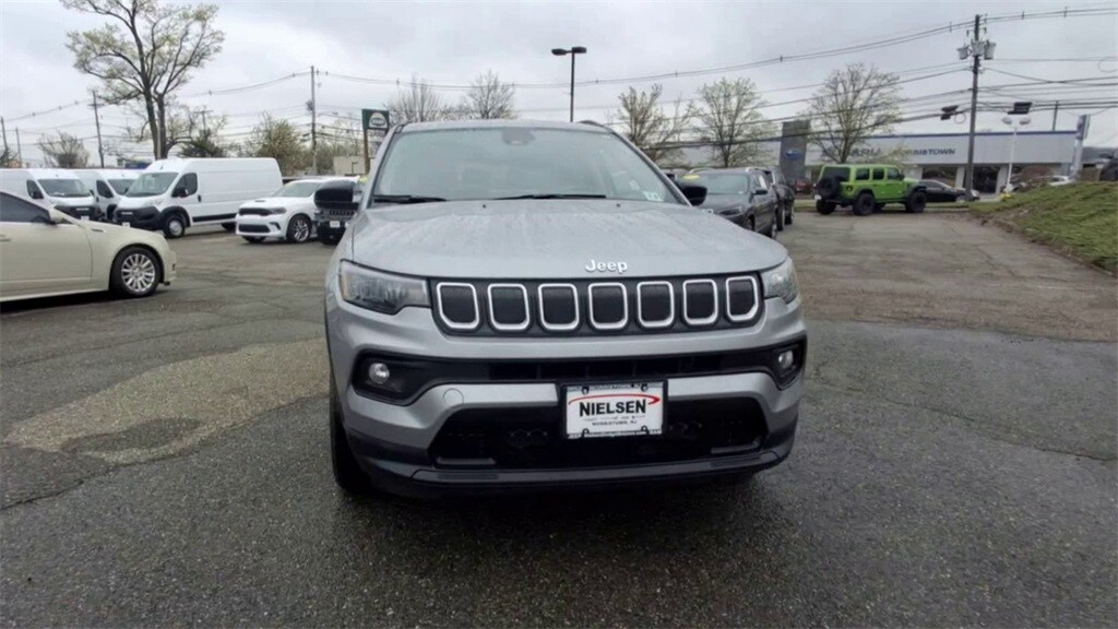 2022 Jeep Compass Latitude photo 4