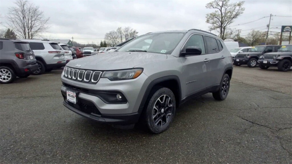 2022 Jeep Compass Latitude photo 3