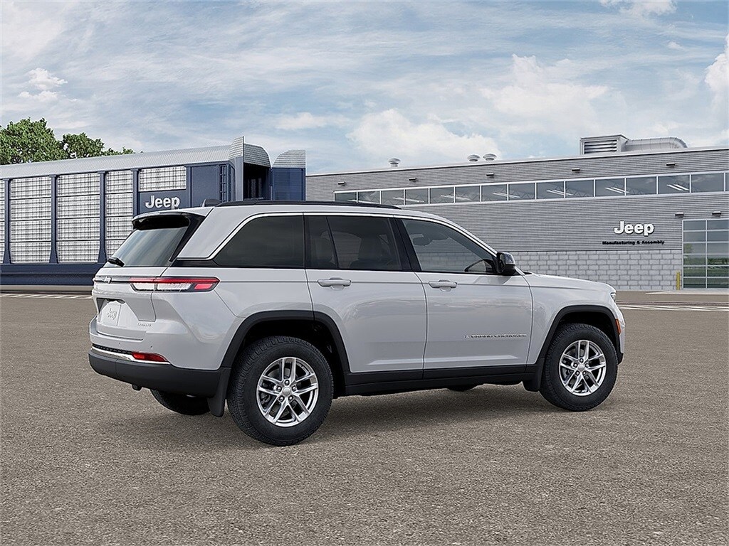 2025 Jeep Grand Cherokee Laredo X photo 4