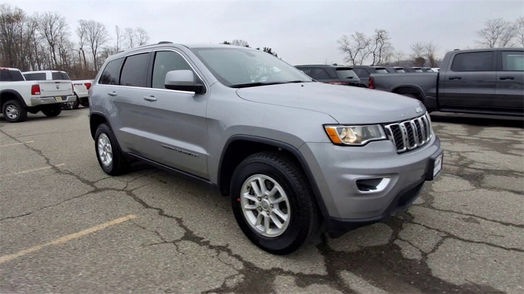 2020 Jeep Grand Cherokee Laredo E photo 2