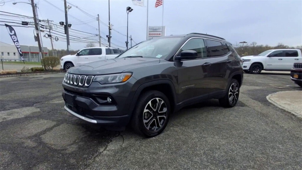 2022 Jeep Compass Limited photo 2