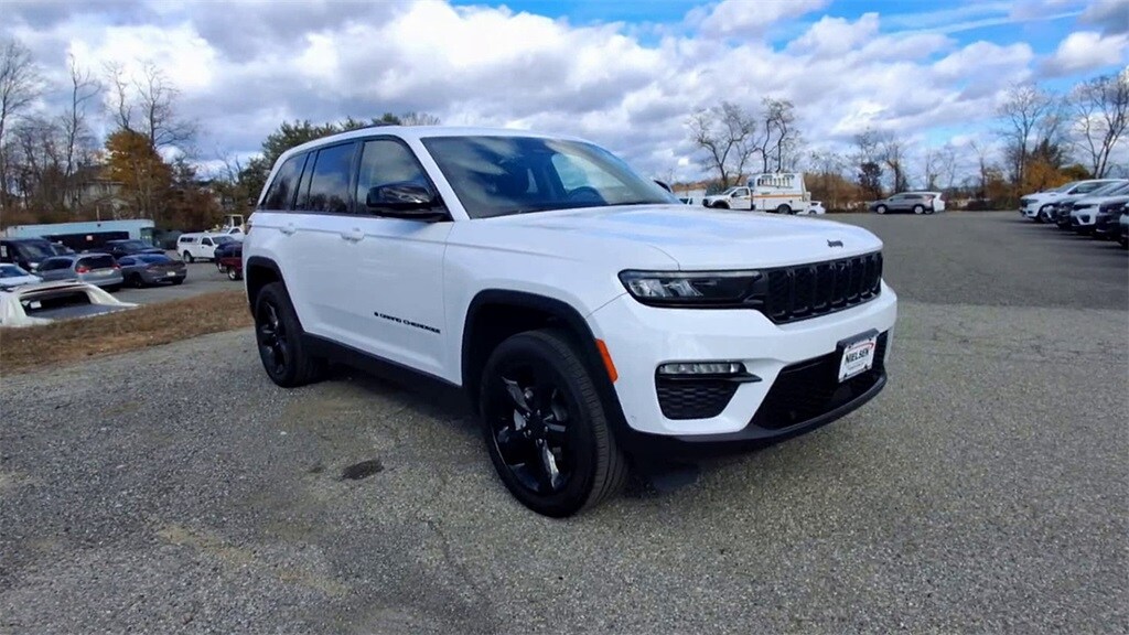 2023 Jeep Grand Cherokee Limited photo 2