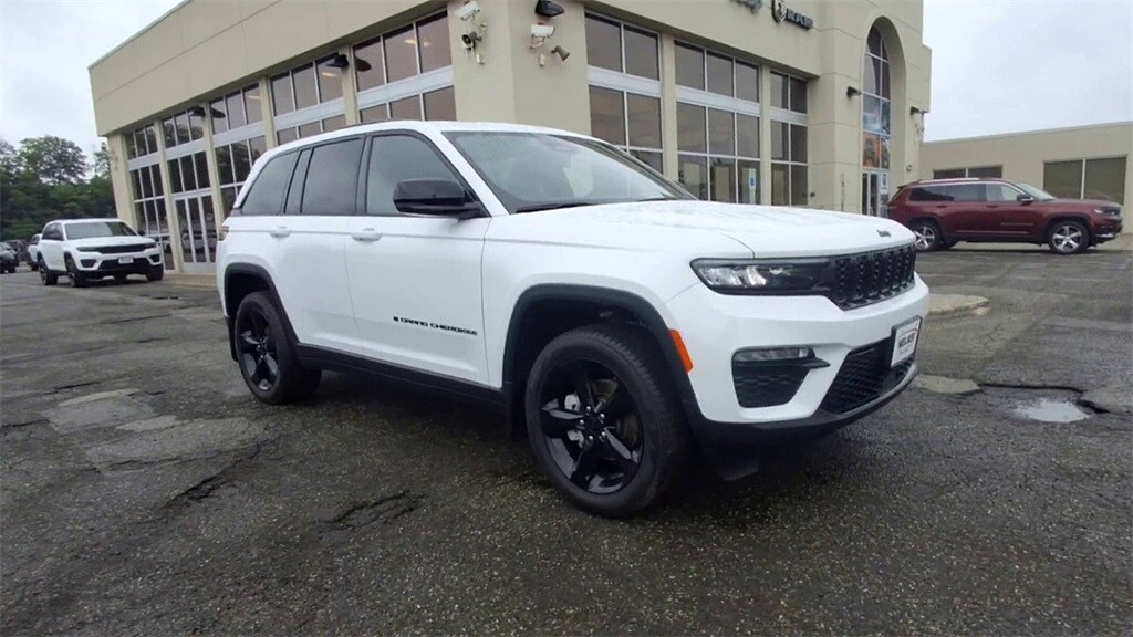 2025 Jeep Grand Cherokee Limited photo 2