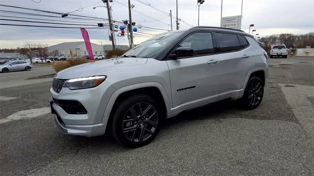 2024 Jeep Compass Limited photo 3