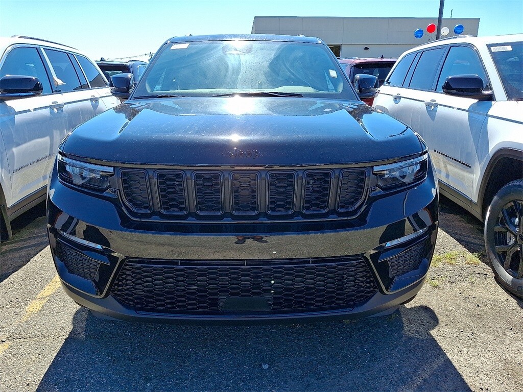 2025 Jeep Grand Cherokee Limited photo 2