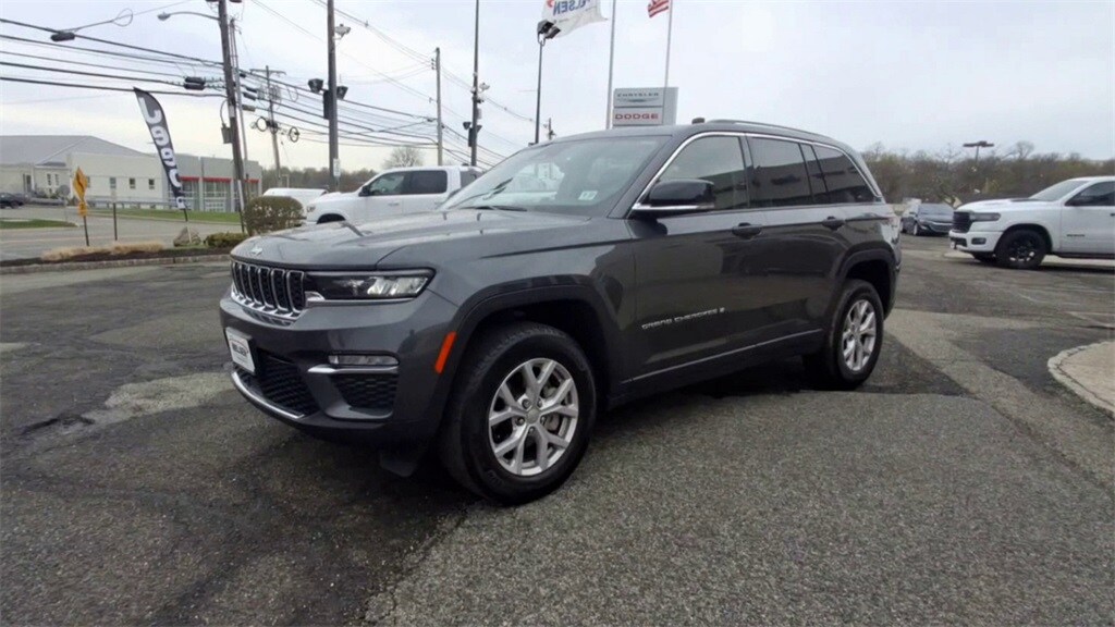 2022 Jeep Grand Cherokee Limited photo 2