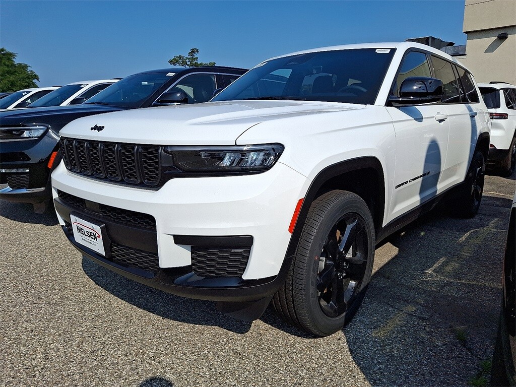 2025 Jeep Grand Cherokee Altitude X photo 3