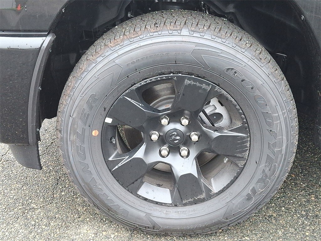 2025 Ram 1500 Tradesman photo 2
