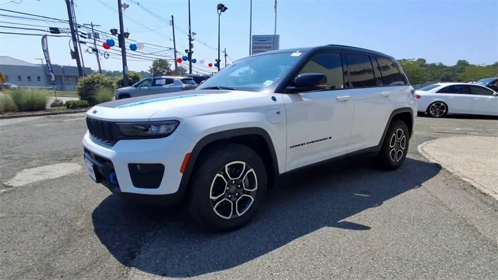 2022 Jeep Cherokee Trailhawk 4xe photo 3