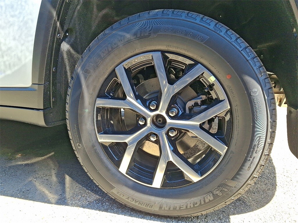 2025 Jeep Grand Cherokee Limited photo 3