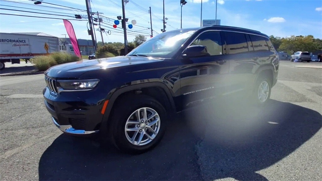 2024 Jeep Grand Cherokee Laredo photo 3