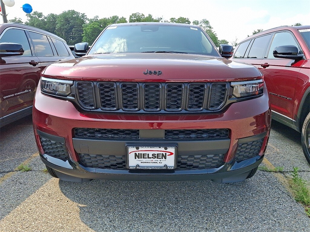 2025 Jeep Grand Cherokee Altitude X photo 2