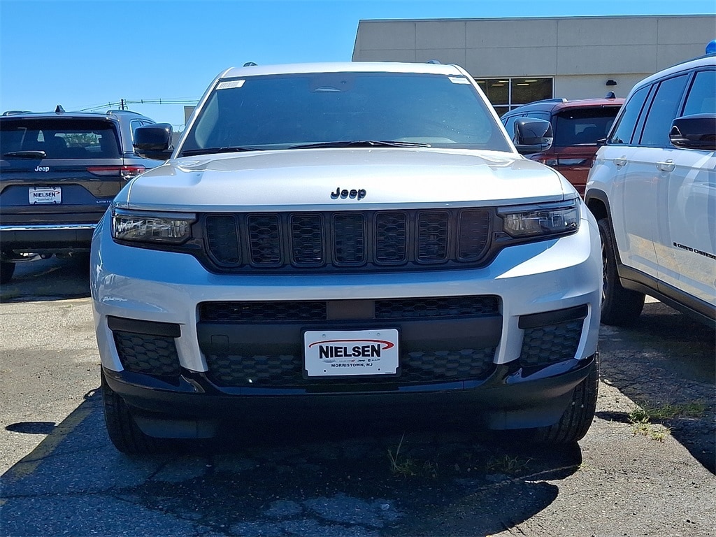 2025 Jeep Grand Cherokee Altitude X photo 2