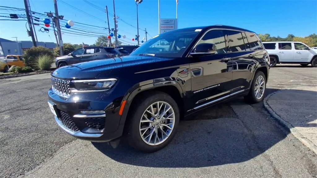 2022 Jeep Grand Cherokee Summit 4xe photo 3