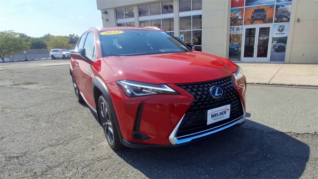 2022 Lexus UX 200 photo 2