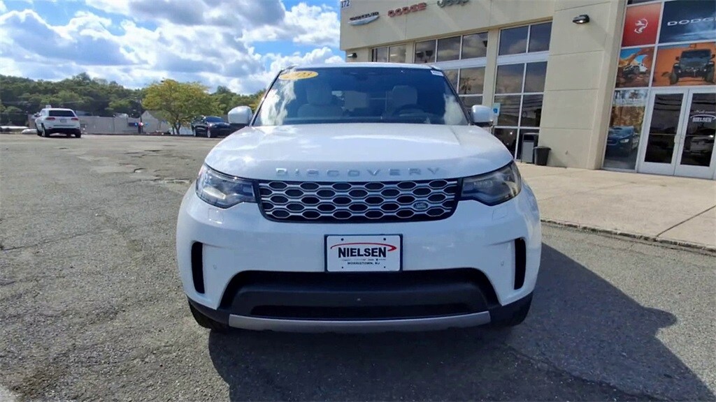 2023 Land Rover Discovery S photo 3