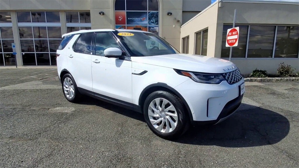 2023 Land Rover Discovery S photo 2