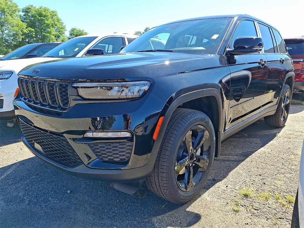 2025 Jeep Grand Cherokee Limited photo 3