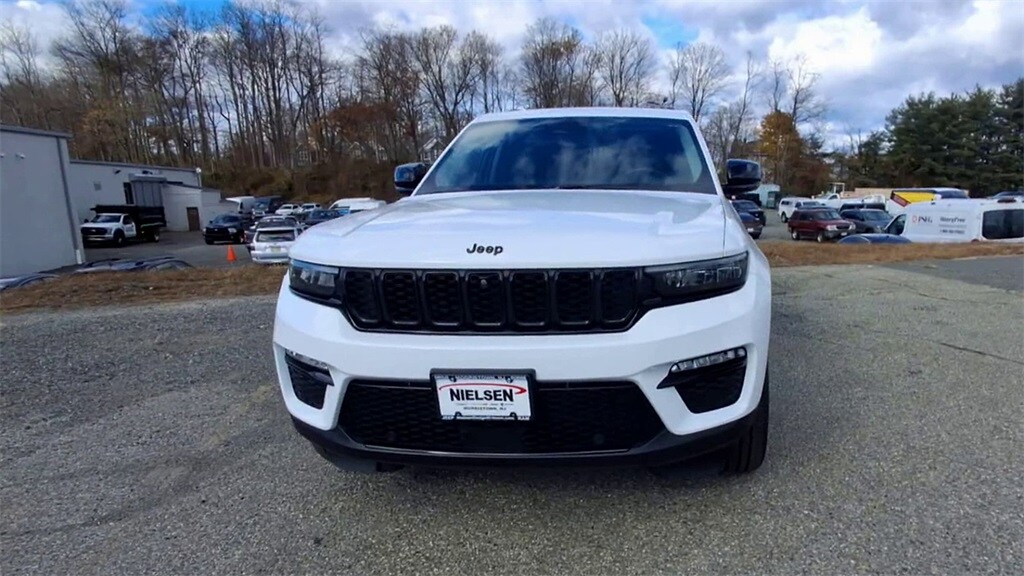 2023 Jeep Grand Cherokee Limited photo 3