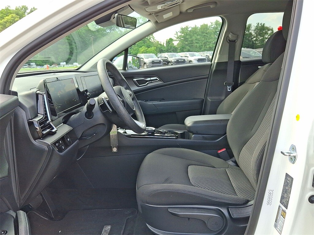 2023 Kia Sportage Hybrid LX photo 3