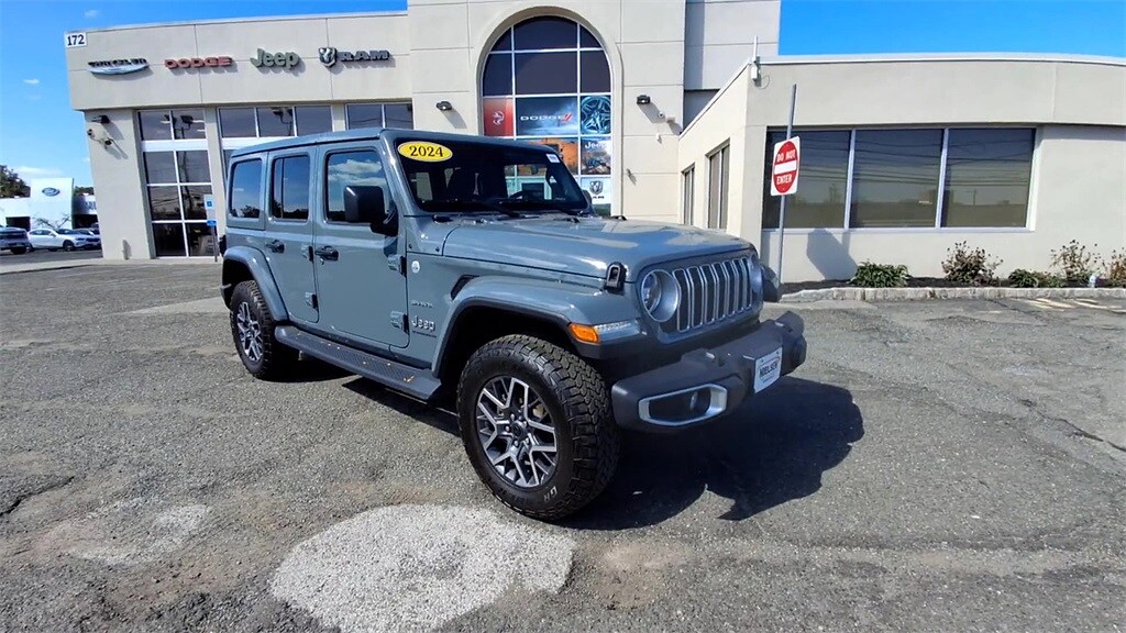 2024 Jeep Wrangler Sahara photo 2