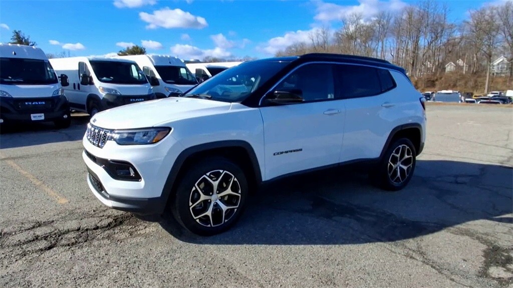 2024 Jeep Compass Limited photo 3
