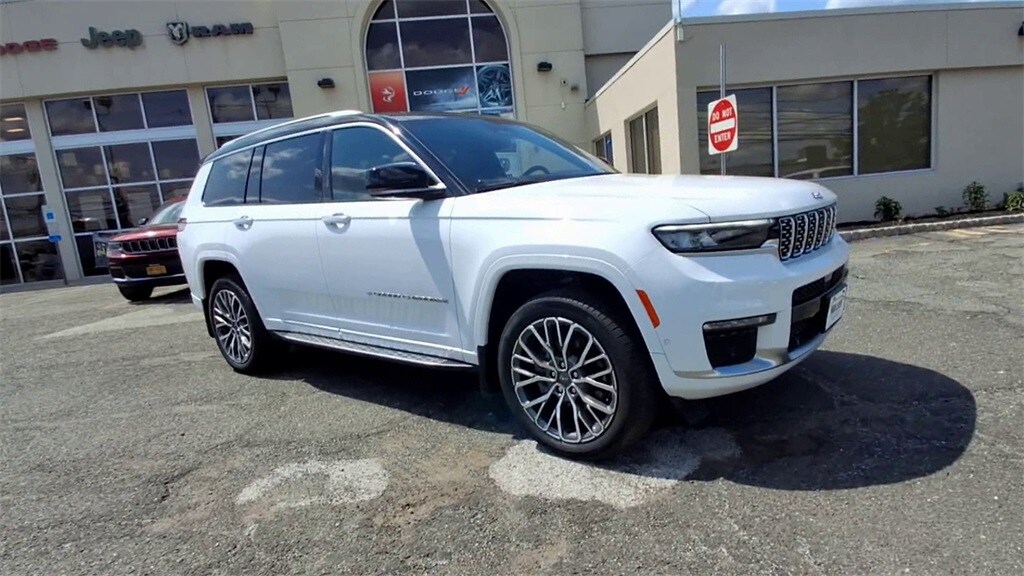2021 Jeep Grand Cherokee L Summit Reserve photo 2