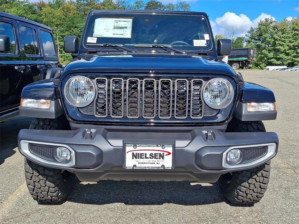 2025 Jeep Gladiator Sport photo 2
