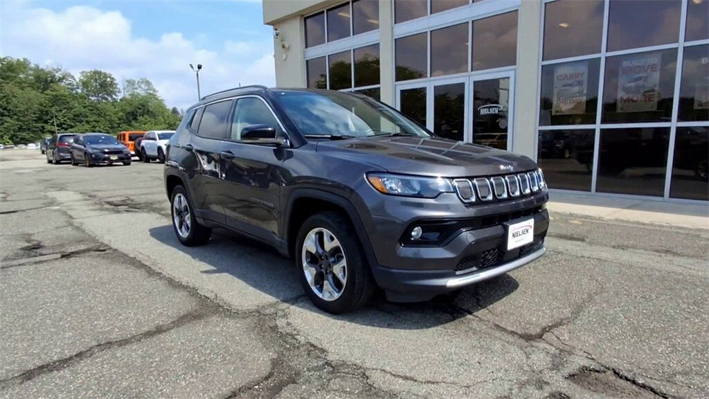 2022 Jeep Compass Limited photo 2