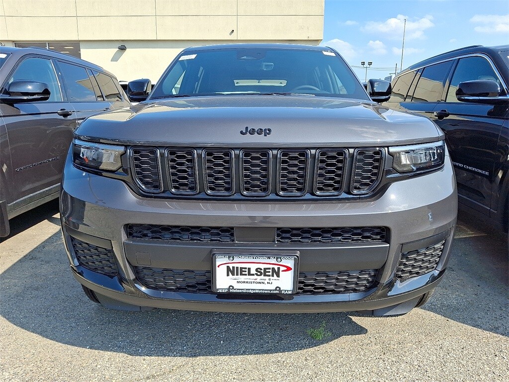 2025 Jeep Grand Cherokee Altitude X photo 2