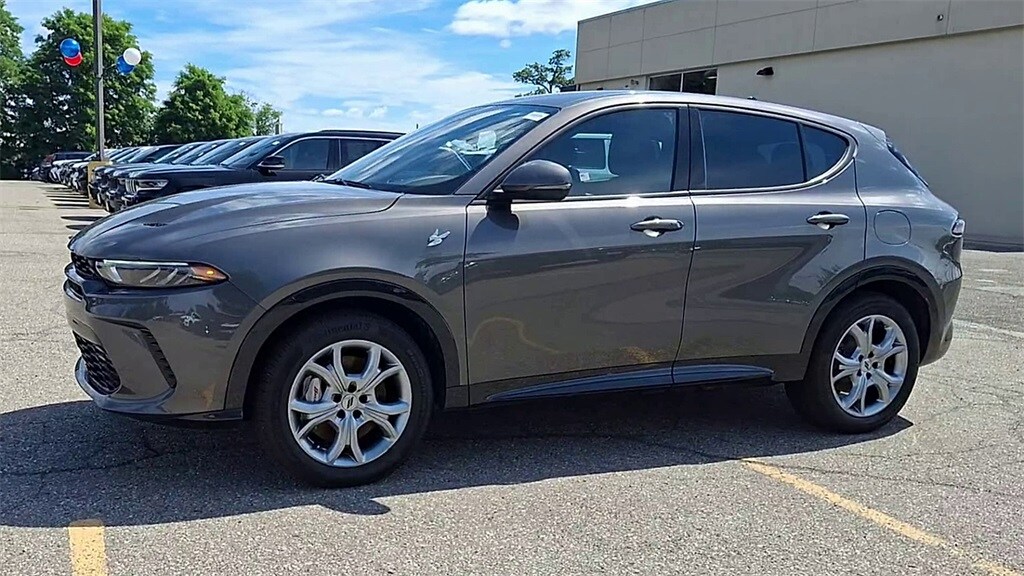 2024 Dodge Hornet R/T photo 4